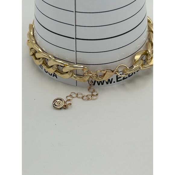 C1946 Gold Tone Bracelet - Picture 5 of 6